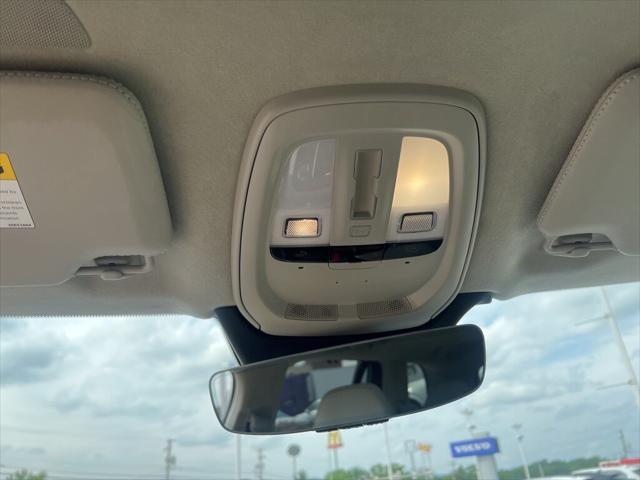 Photo of 2023 Crystal White Metallic Volvo XC90