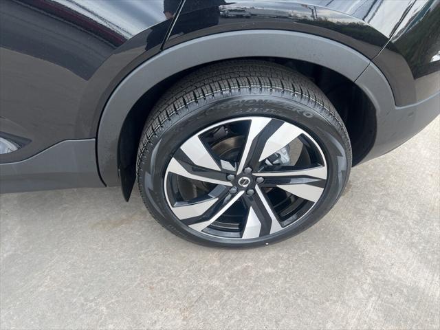 Photo of 2025 Onyx Black Volvo XC40