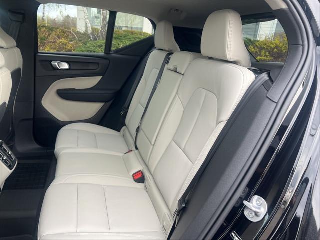 Photo of 2025 Onyx Black Volvo XC40