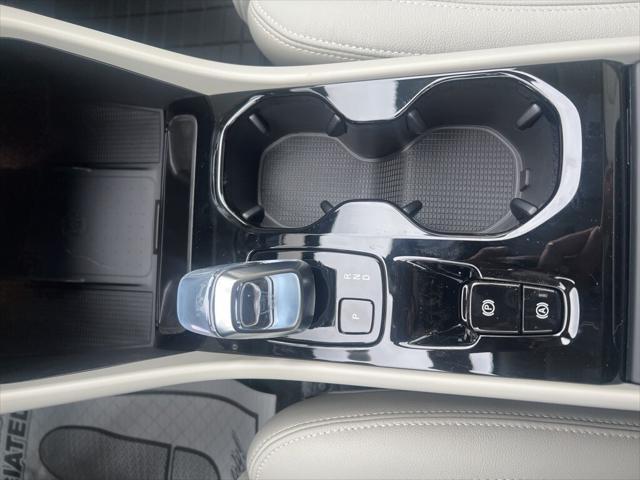 Photo of 2025 Onyx Black Volvo XC40