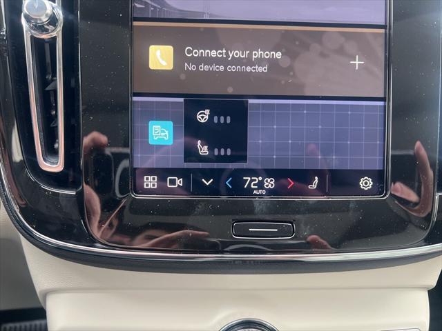 Photo of 2025 Onyx Black Volvo XC40