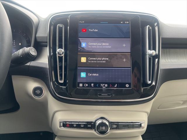 Photo of 2025 Onyx Black Volvo XC40