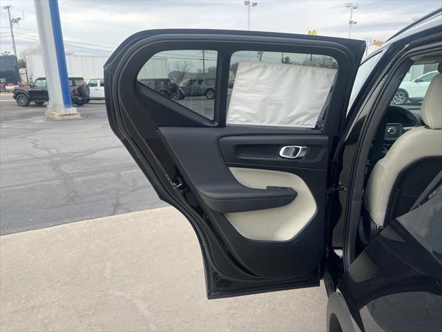 Photo of 2025 Onyx Black Volvo XC40