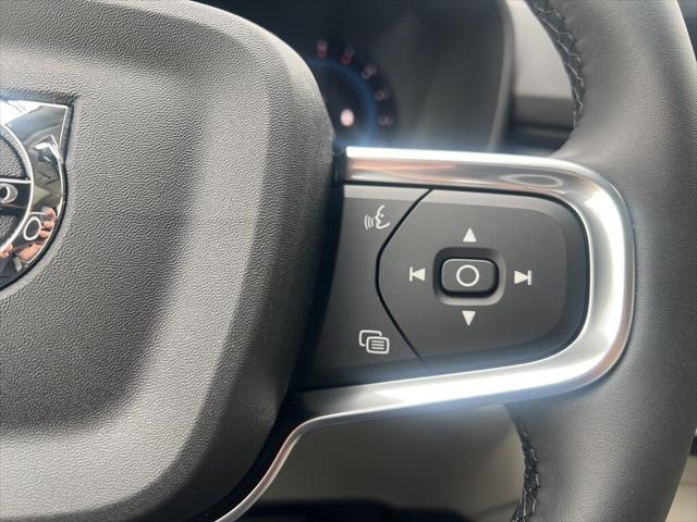Photo of 2025 Onyx Black Volvo XC40