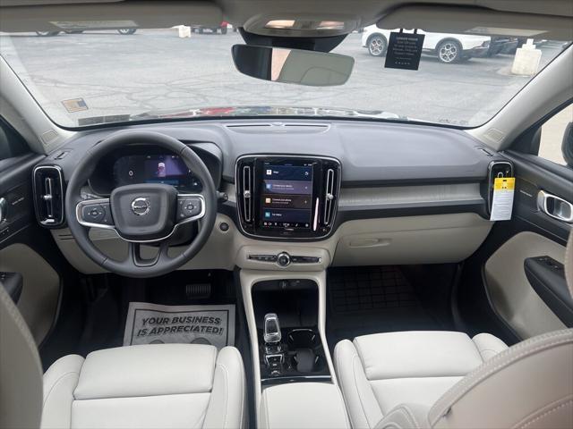 Photo of 2025 Onyx Black Volvo XC40
