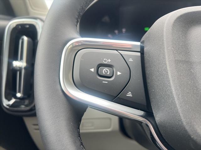 Photo of 2025 Onyx Black Volvo XC40