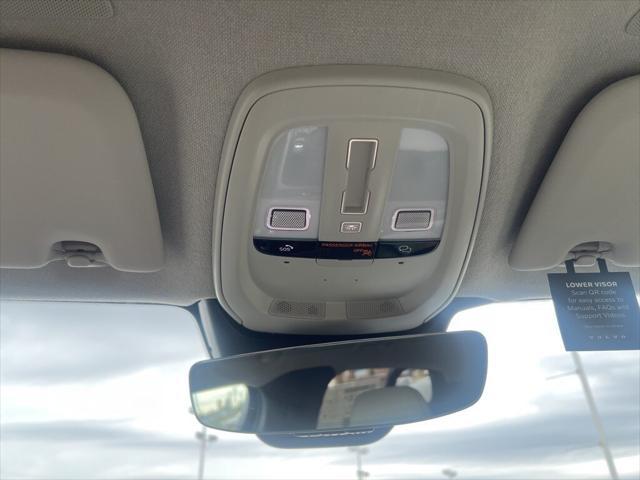 Photo of 2025 Onyx Black Volvo XC40