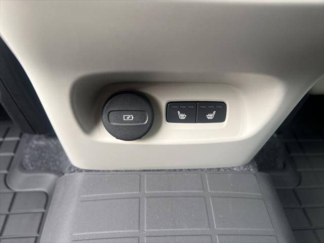 Photo of 2025 Onyx Black Volvo XC40