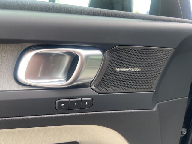 Photo of 2025 Onyx Black Volvo XC40