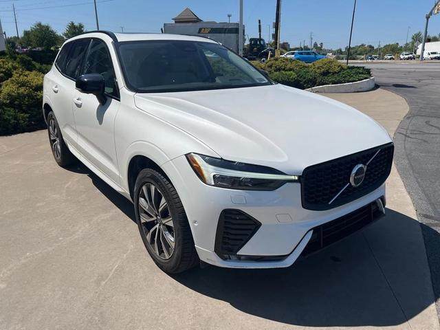 Photo of 2024 Crystal White Metallic Volvo XC60