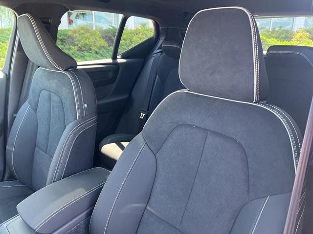 Photo of 2026 Vapour Gray Volvo XC40