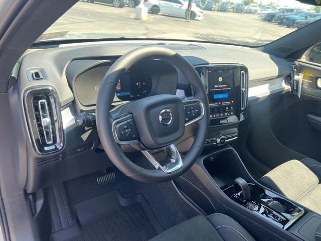Photo of 2026 Vapour Gray Volvo XC40