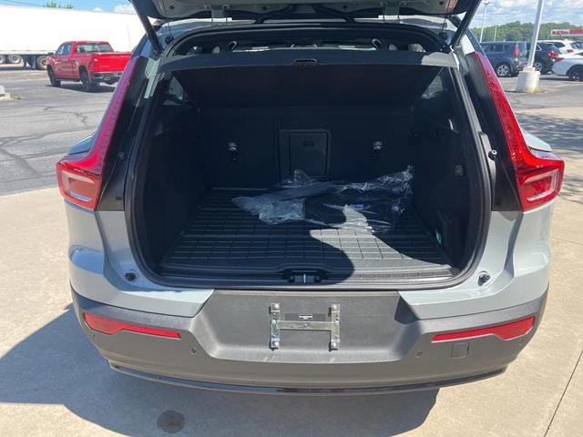 Photo of 2026 Vapour Gray Volvo XC40