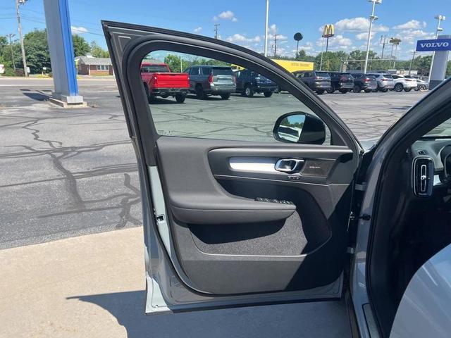 Photo of 2026 Vapour Gray Volvo XC40