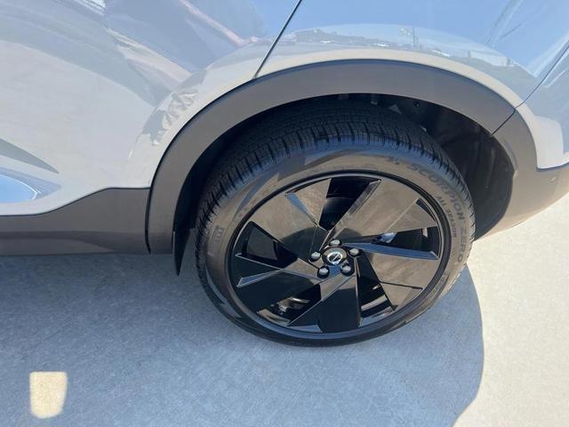 Photo of 2026 Vapour Gray Volvo XC40