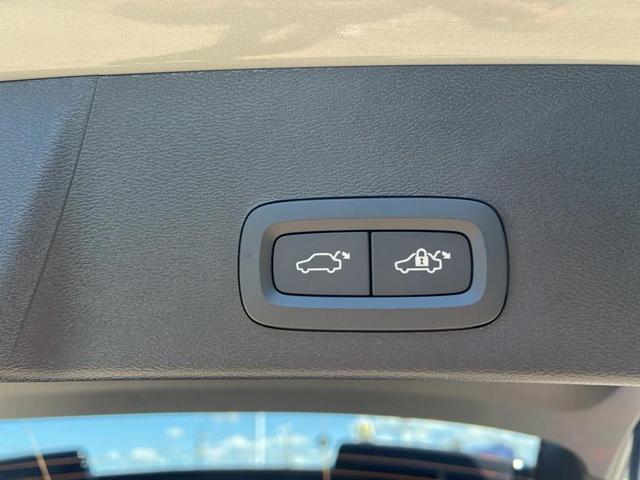 Photo of 2026 Vapour Gray Volvo XC40