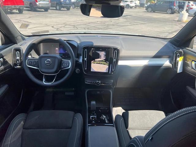 Photo of 2026 Vapour Gray Volvo XC40