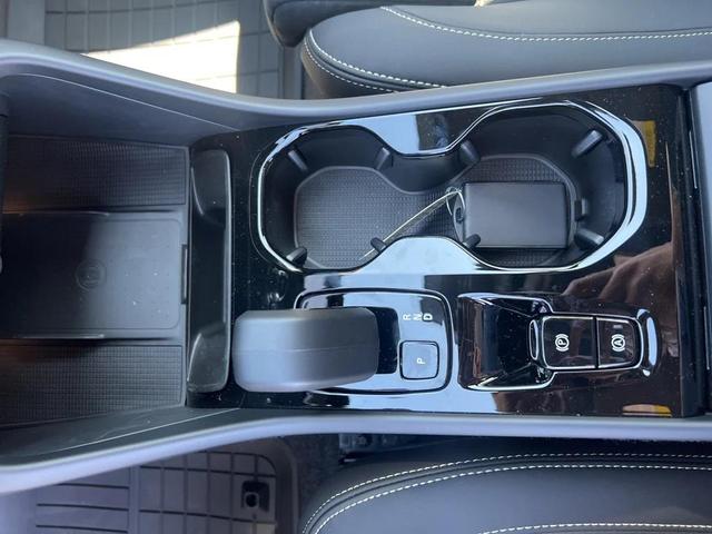 Photo of 2026 Vapour Gray Volvo XC40