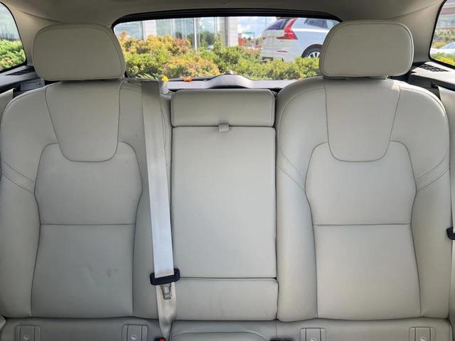 Photo of 2024 Denim Blue Metallic Volvo XC60