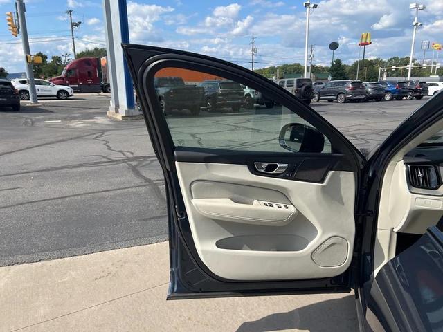 Photo of 2024 Denim Blue Metallic Volvo XC60