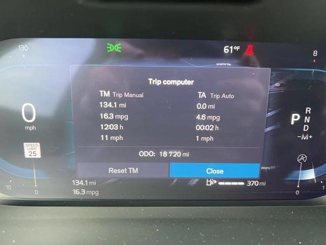 Photo of 2025 Vapour Gray Metallic Volvo XC40