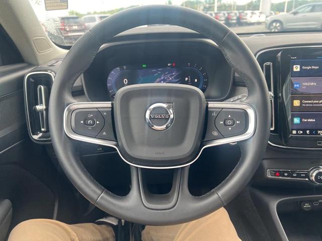 Photo of 2025 Vapour Gray Metallic Volvo XC40