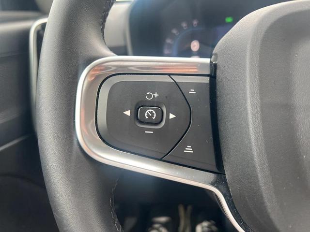 Photo of 2025 Vapour Gray Metallic Volvo XC40