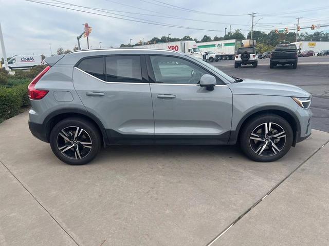 Photo of 2025 Vapour Gray Metallic Volvo XC40