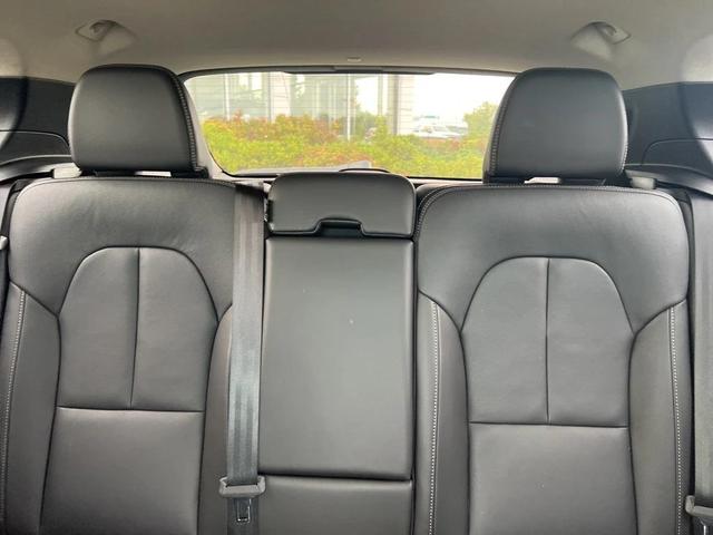 Photo of 2025 Vapour Gray Metallic Volvo XC40