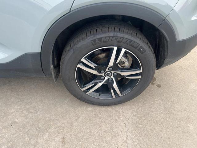 Photo of 2025 Vapour Gray Metallic Volvo XC40