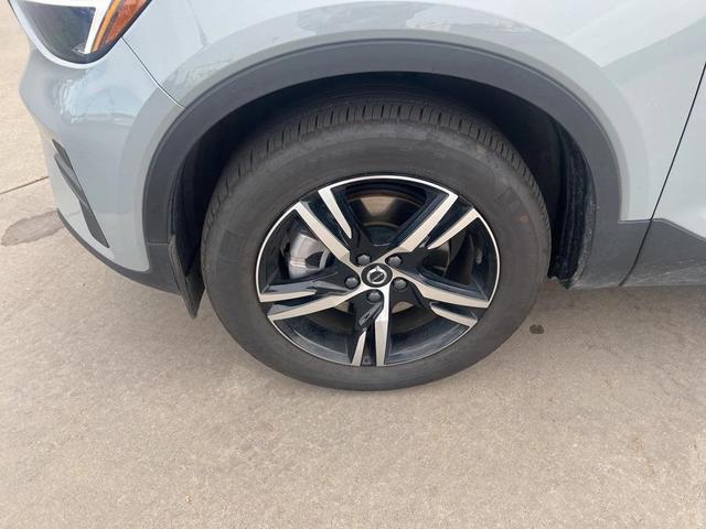 Photo of 2025 Vapour Gray Metallic Volvo XC40