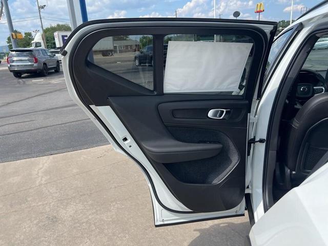 Photo of 2026 Crystal White Volvo XC40