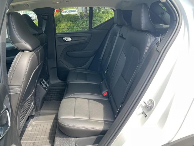 Photo of 2026 Crystal White Volvo XC40