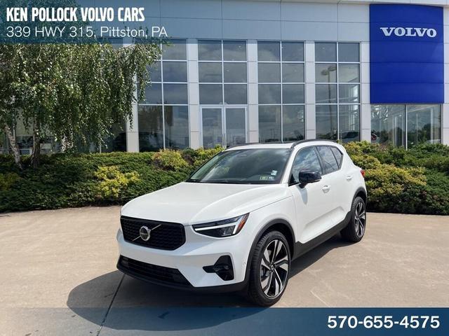 Photo of 2026 Crystal White Volvo XC40