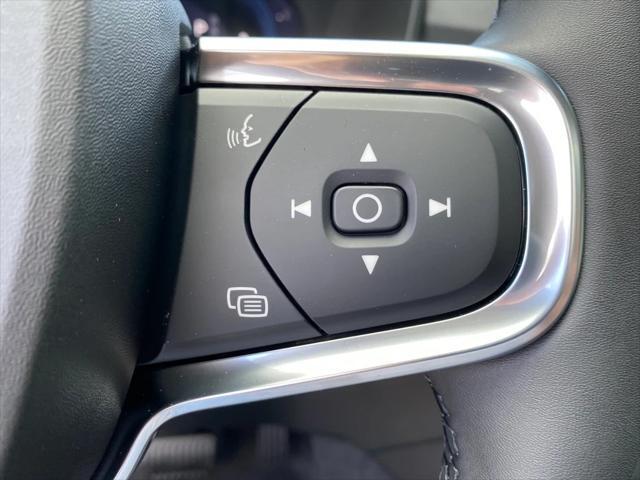 Photo of 2025 Crystal White Pearl Volvo XC40