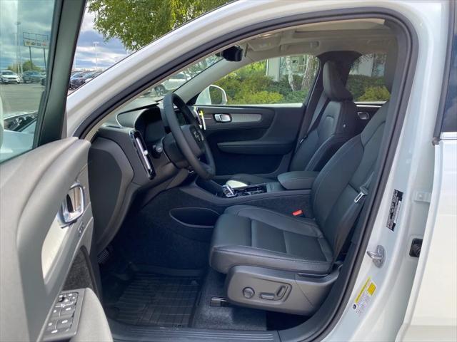 Photo of 2025 Crystal White Pearl Volvo XC40