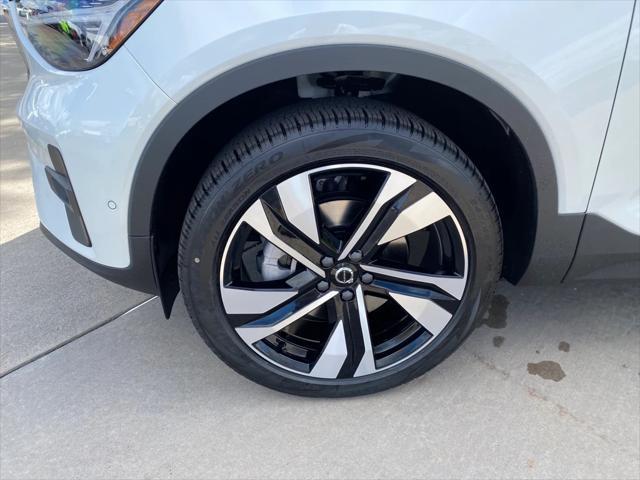 Photo of 2025 Crystal White Pearl Volvo XC40