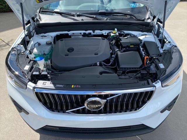 Photo of 2025 Crystal White Pearl Volvo XC40