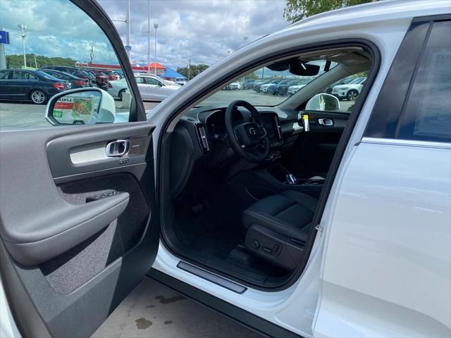 Photo of 2025 Crystal White Pearl Volvo XC40