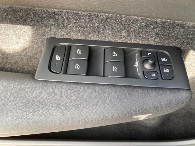 Photo of 2025 Crystal White Pearl Volvo XC40
