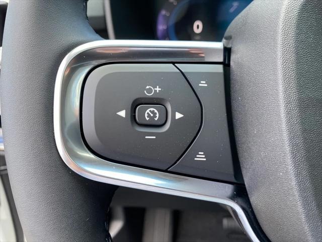 Photo of 2025 Crystal White Pearl Volvo XC40