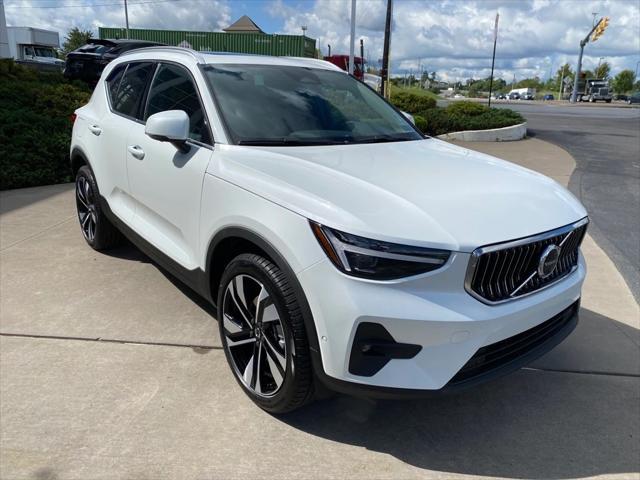 Photo of 2025 Crystal White Pearl Volvo XC40