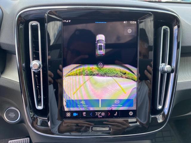 Photo of 2025 Crystal White Pearl Volvo XC40