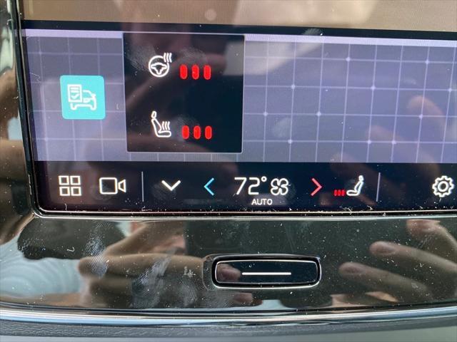 Photo of 2025 Crystal White Pearl Volvo XC40