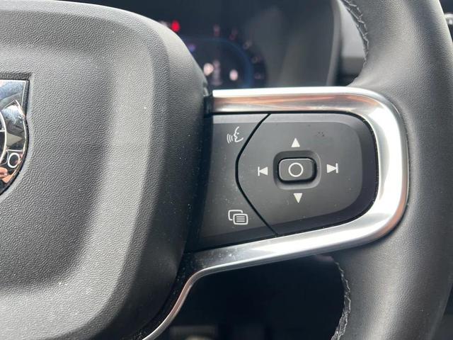 Photo of 2025 Crystal White Pearl Volvo XC40