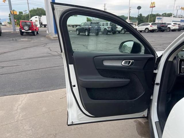 Photo of 2025 Crystal White Pearl Volvo XC40
