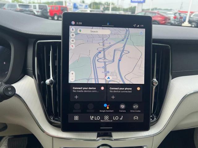 Photo of 2026 Crystal White Volvo XC60