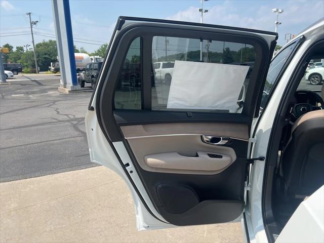Photo of 2025 Crystal White Pearl Volvo XC90 Plug-In Hybrid