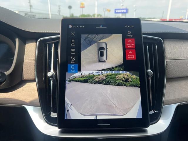 Photo of 2025 Crystal White Pearl Volvo XC90 Plug-In Hybrid