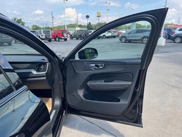 Photo of 2024 Onyx Black Metallic Volvo XC60 Recharge Plug-In Hybrid